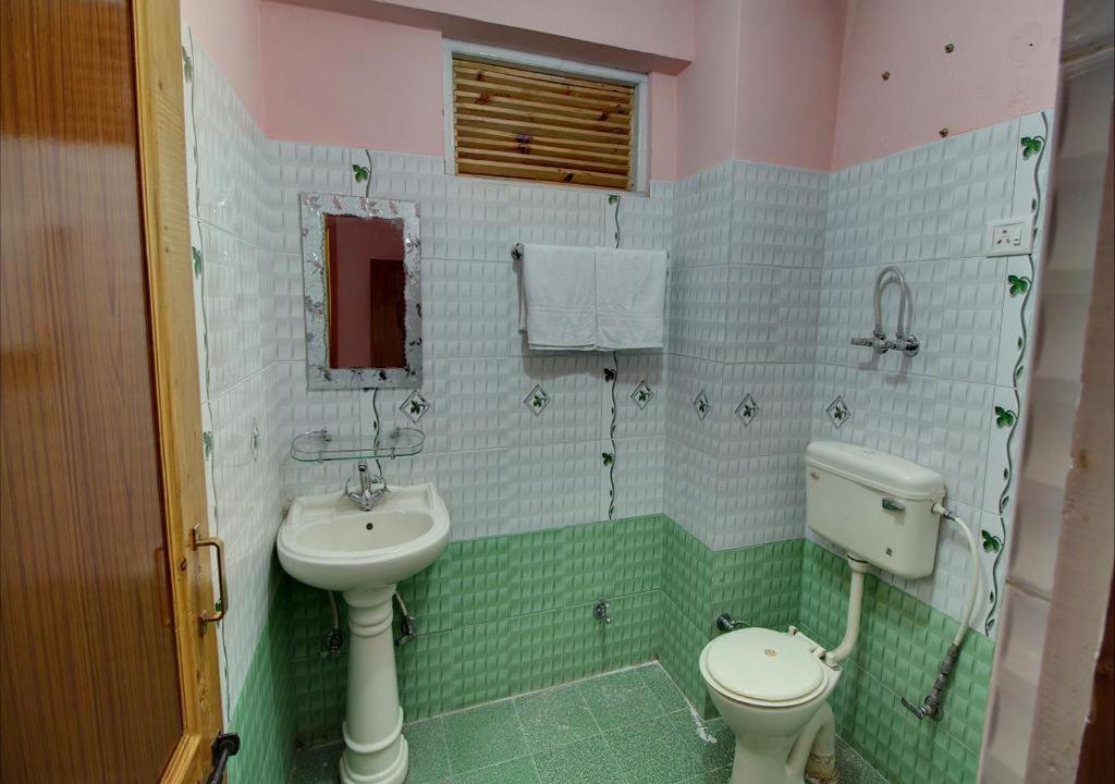 Hotel Kingston Manali  Ngoại thất bức ảnh